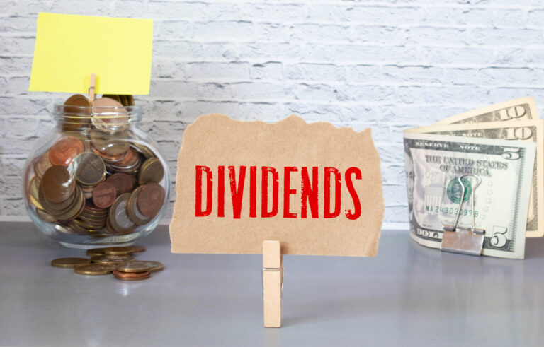 2 Top Dividend Stocks to Buy in January